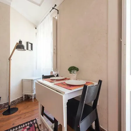 Cozy In Historic Center * Lissabon